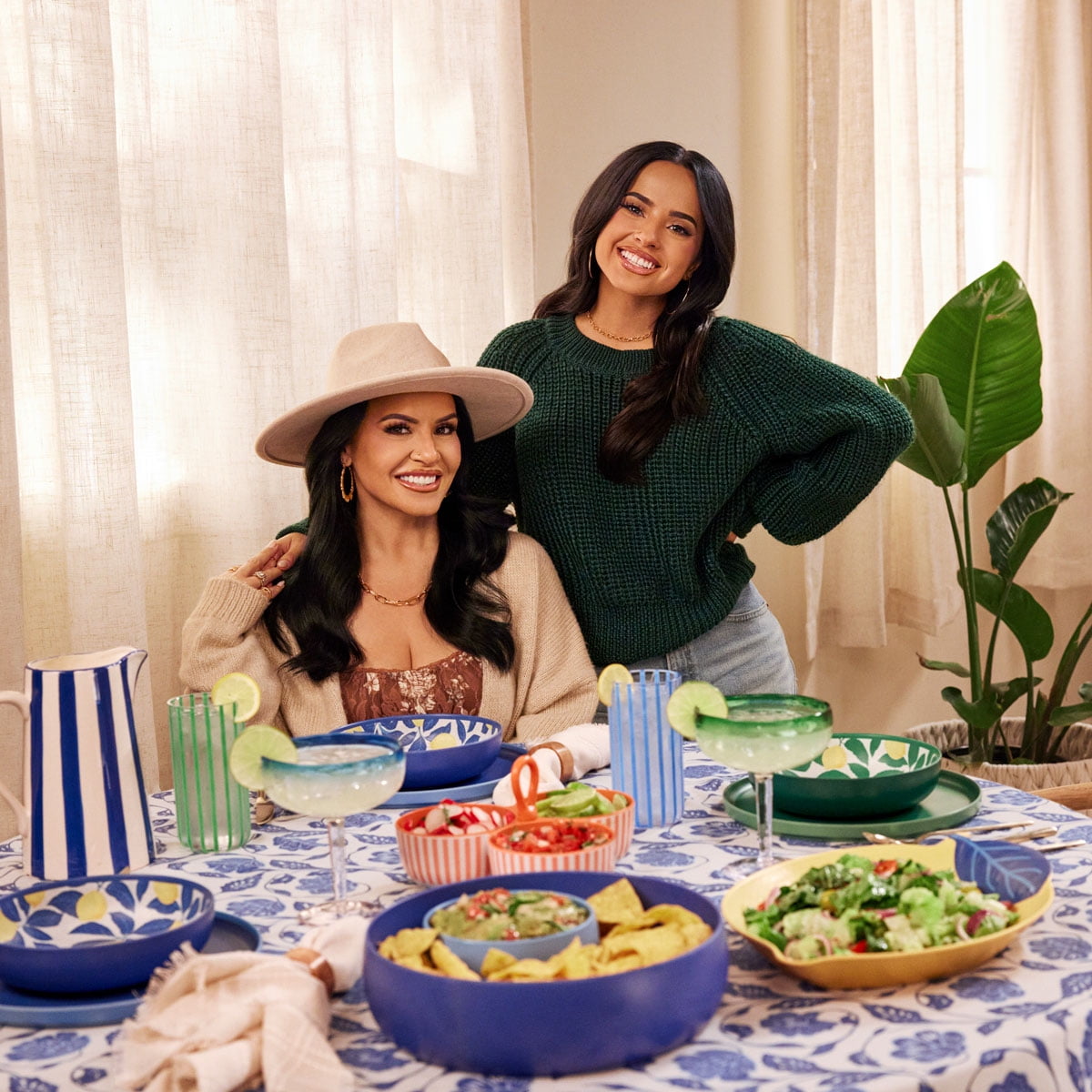 Mainstays by Becky G. & Alejandra Acrylic Cocktail Shaker with Mixing Swizzle Sticks Set, Clear